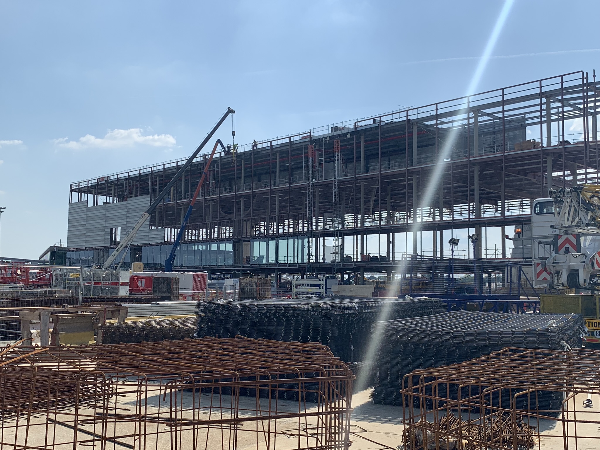 Paris Charles de Gaulle Airport – Terminal 1 Satellite Connection